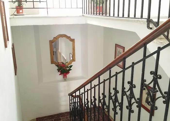 Regina Hotel *